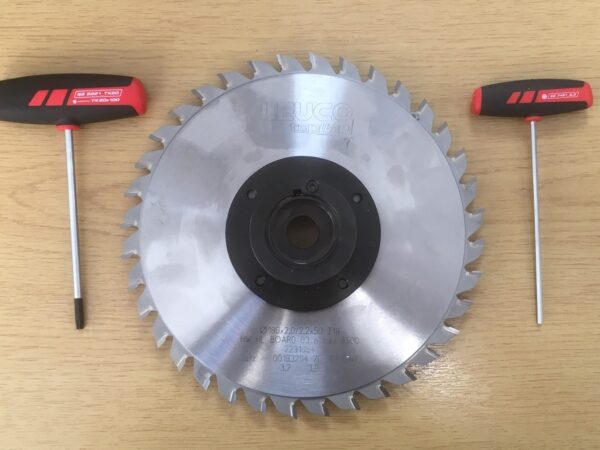 Photo of a RAPIDO with saw blades spare part